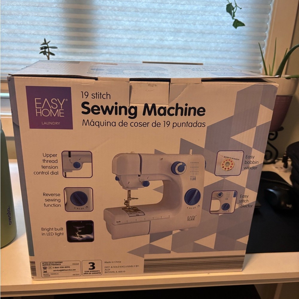 Sewing Machine - White and Blue